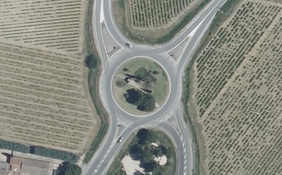 Vue aérienne du Rond-point anonyme n°28432235