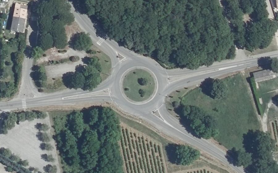 Vue aérienne du Rond-point anonyme n°28432245