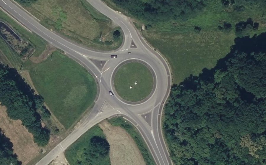 Vue aérienne du Rond-point anonyme n°28433698
