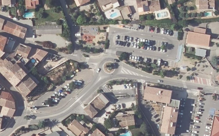 Vue aérienne du Rond-point anonyme n°28434151