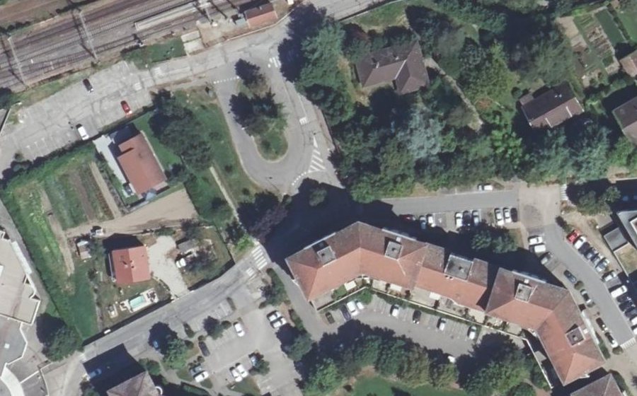 Vue aérienne du Rond-point anonyme n°28437462