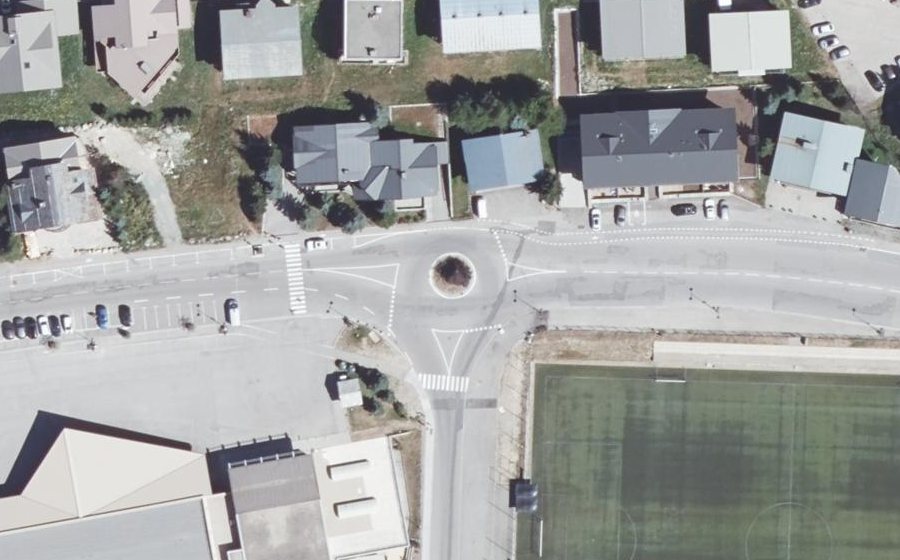 Vue aérienne du Rond-point anonyme n°28440723