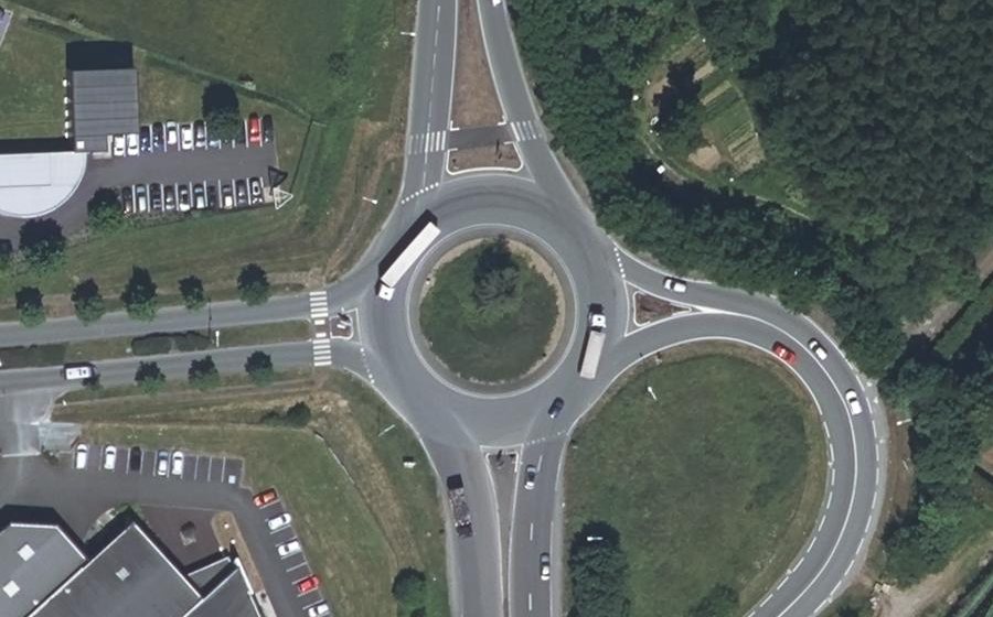 Vue aérienne du Rond-point anonyme n°28441048