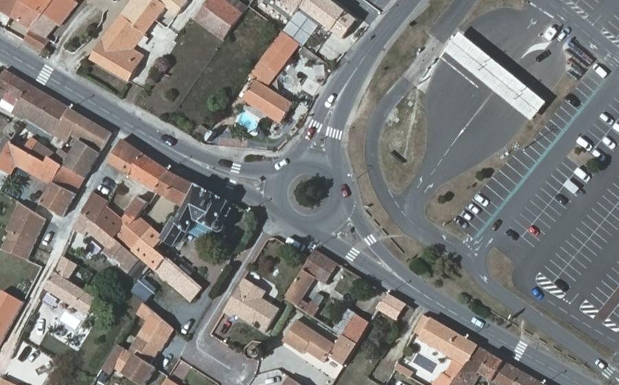 Vue aérienne du Rond-point anonyme n°28444465
