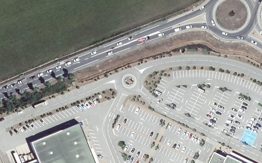 Vue aérienne du Rond-point anonyme n°284547906