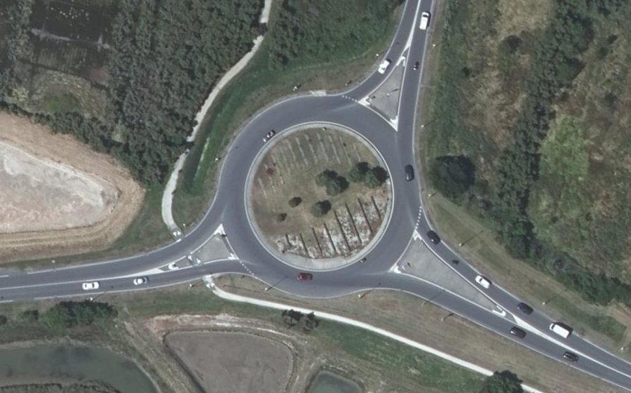 Vue aérienne du Rond-point anonyme n°28455912