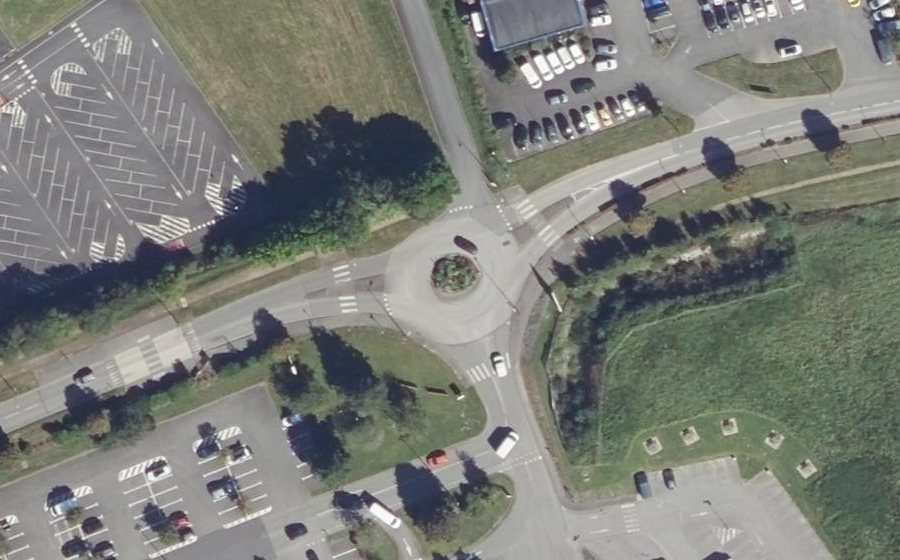 Vue aérienne du Rond-point anonyme n°28458207