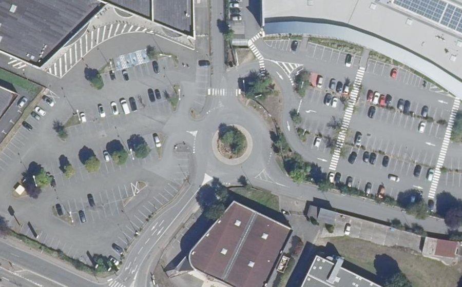 Vue aérienne du Rond-point anonyme n°284589902