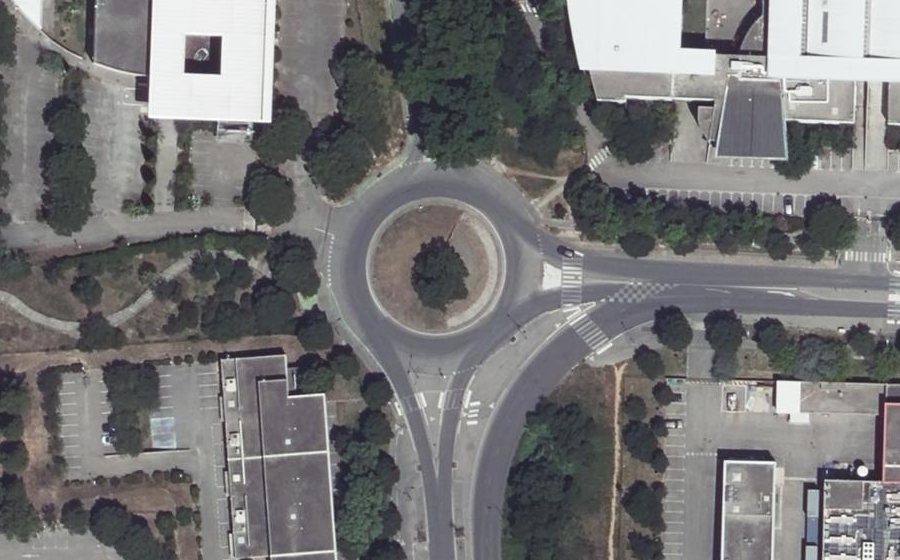 Vue aérienne du Rond-point anonyme n°28462129