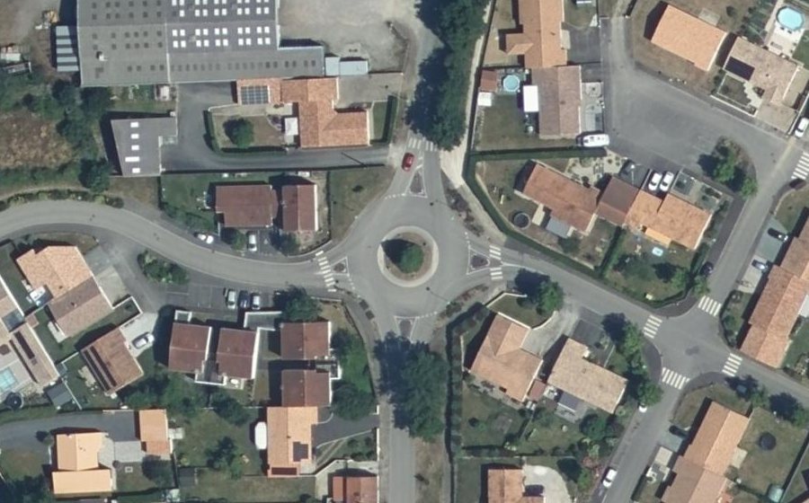 Vue aérienne du Rond-point anonyme n°284651305