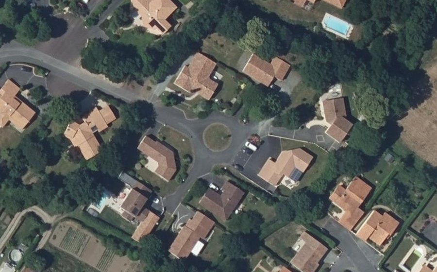 Vue aérienne du Rond-point anonyme n°284688061
