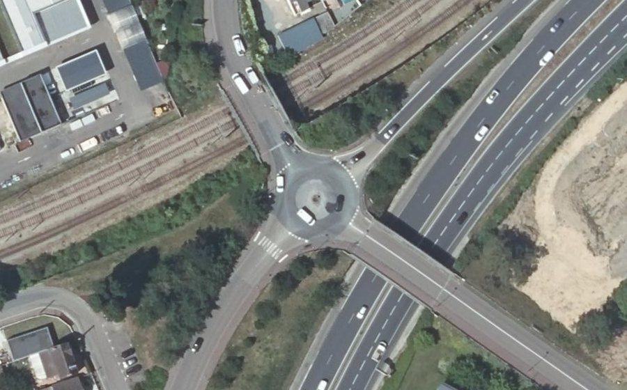 Vue aérienne du Rond-point anonyme n°28469898