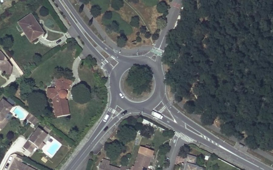 Vue aérienne du Rond-point anonyme n°28473183