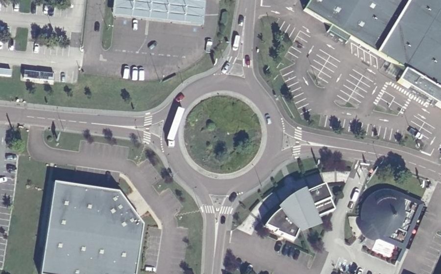 Vue aérienne du Rond-point anonyme n°28474307