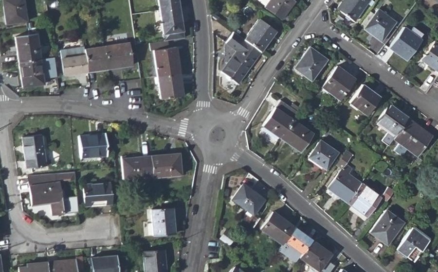 Vue aérienne du Rond-point anonyme n°28475214