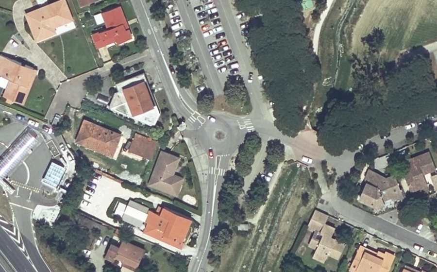 Vue aérienne du Rond-point anonyme n°284769230