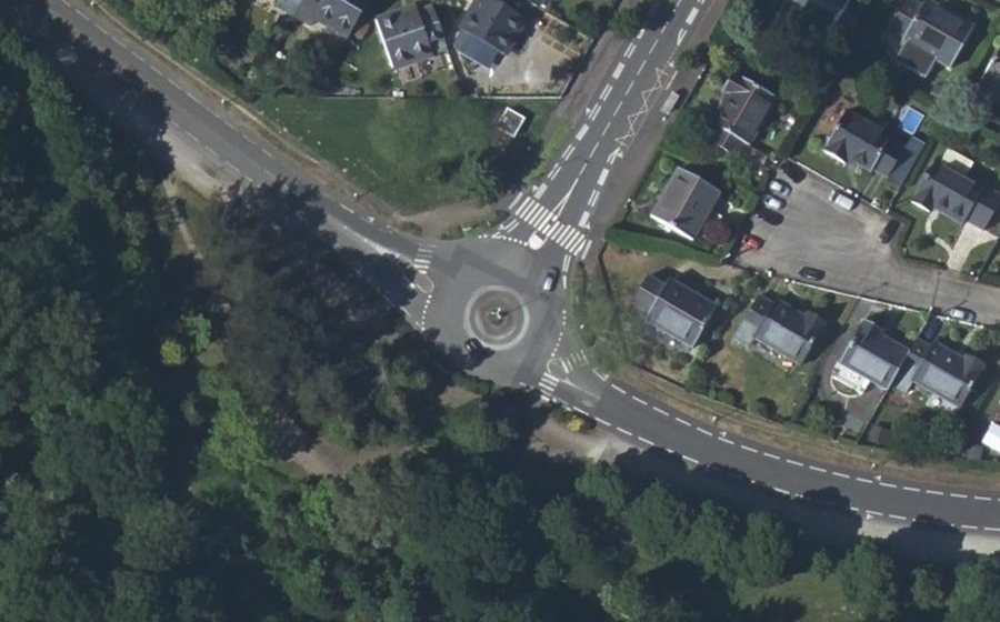 Vue aérienne du Rond-point anonyme n°28480323