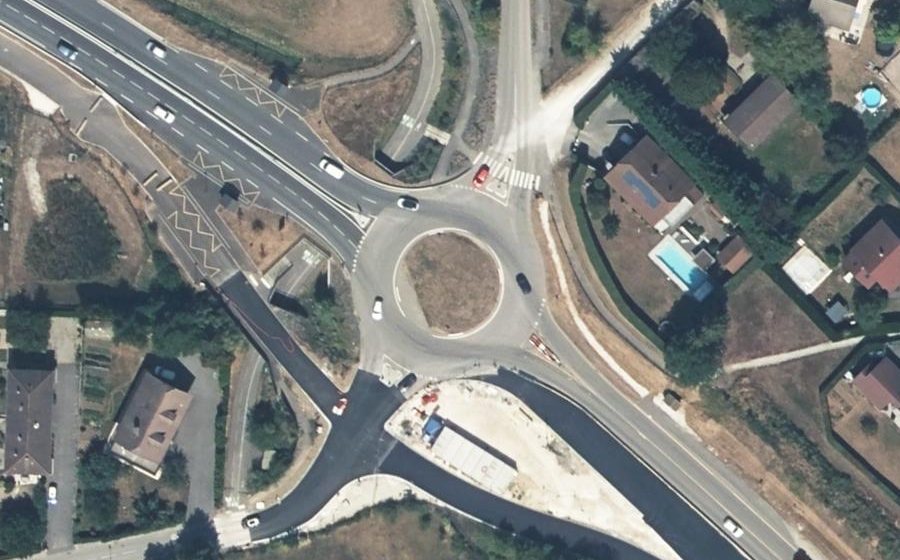 Vue aérienne du Rond-point anonyme n°284813081