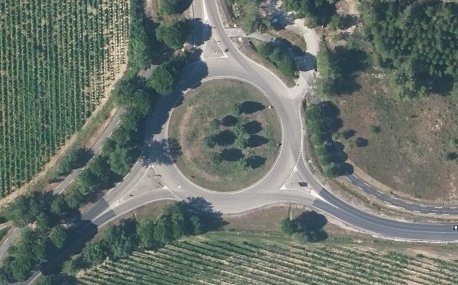Vue aérienne du Rond-point anonyme n°28489702