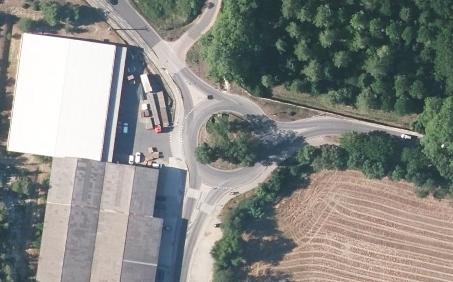 Vue aérienne du Rond-point anonyme n°28490068