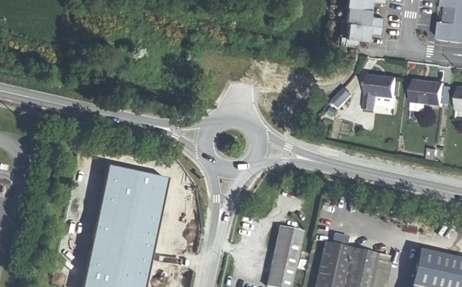Vue aérienne du Rond-point anonyme n°284914018
