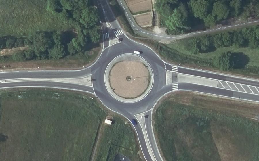 Vue aérienne du Rond-point anonyme n°28492073