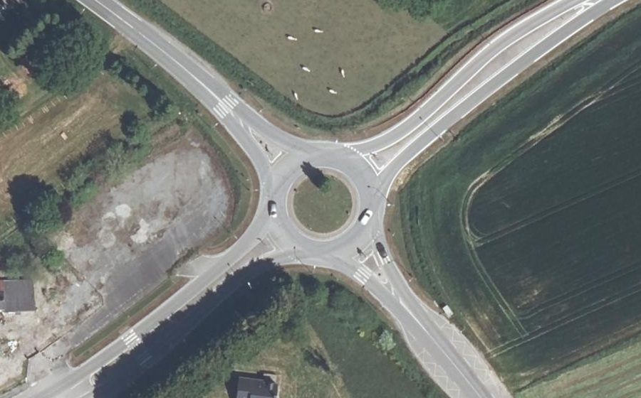 Vue aérienne du Rond-point anonyme n°284973257
