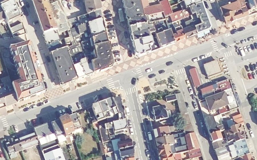 Vue aérienne du Rond-point anonyme n°284996794