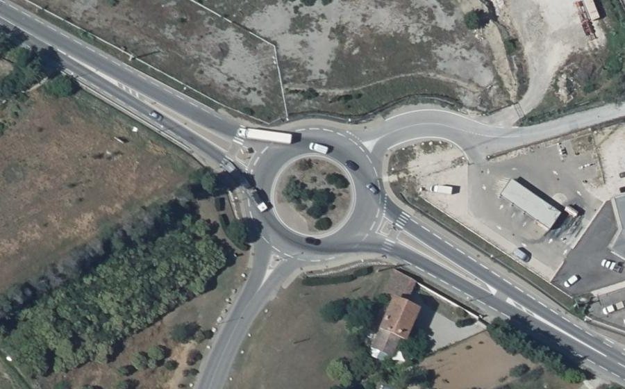 Vue aérienne du Rond-point anonyme n°28500168