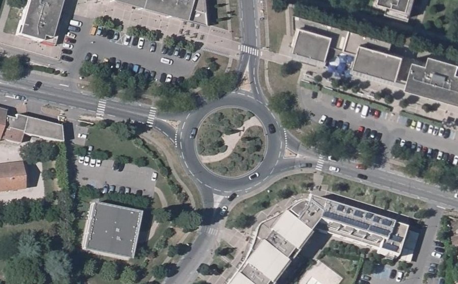 Vue aérienne du Rond-point anonyme n°28500176