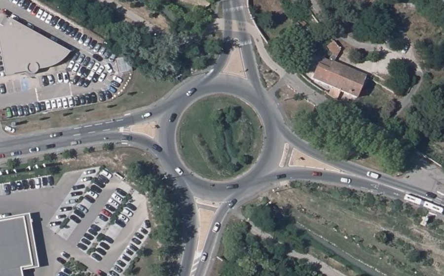 Vue aérienne du Rond-point anonyme n°28500178