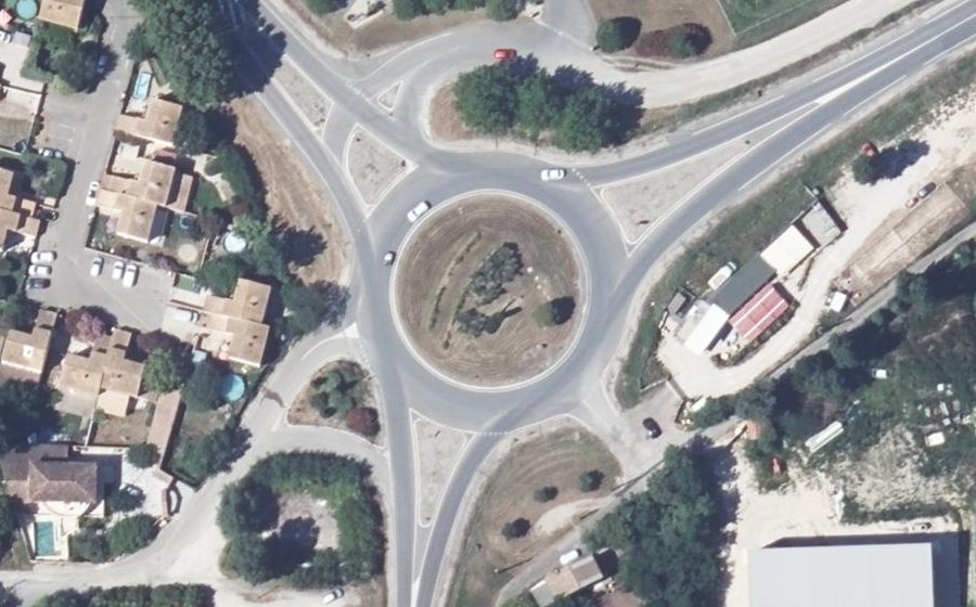 Vue aérienne du Rond-point anonyme n°28500190