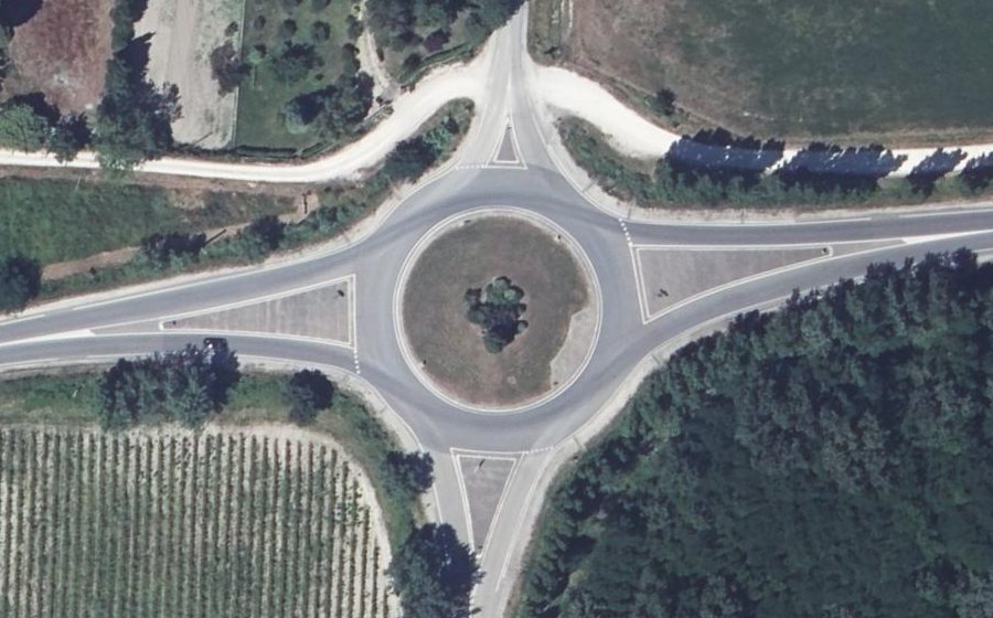 Vue aérienne du Rond-point anonyme n°28500198