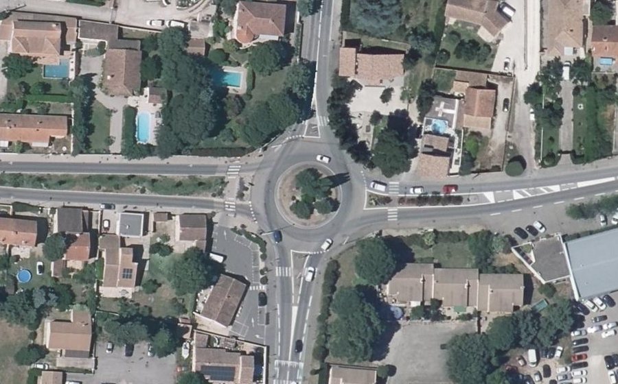 Vue aérienne du Rond-point anonyme n°28500250