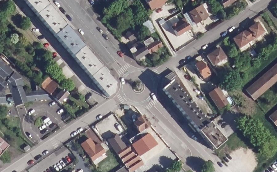 Vue aérienne du Rond-point anonyme n°28508239