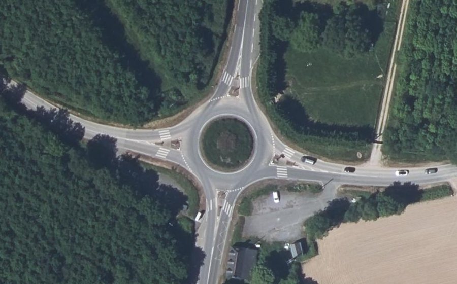 Vue aérienne du Rond-point anonyme n°28512276