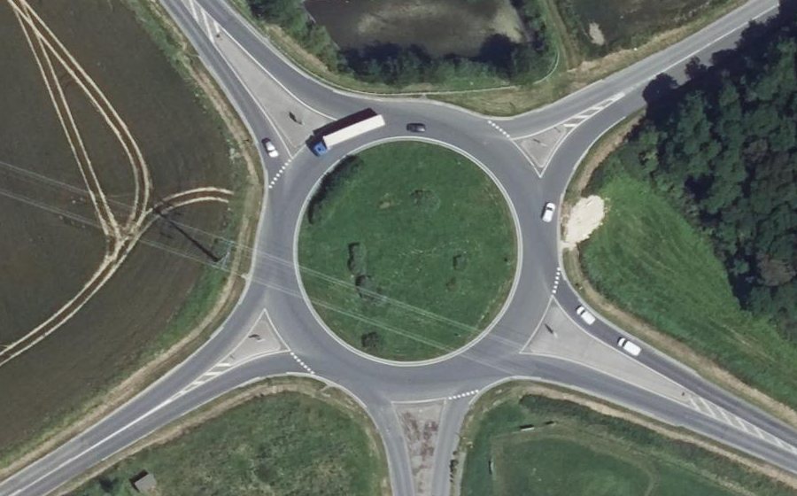 Vue aérienne du Rond-point anonyme n°28517067