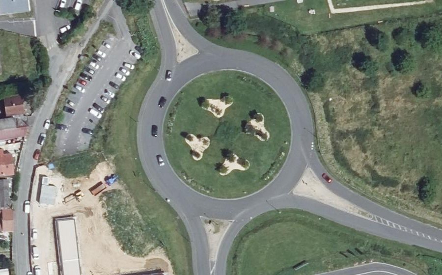 Vue aérienne du Rond-point anonyme n°28517070