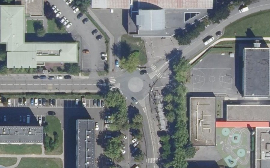 Vue aérienne du Rond-point anonyme n°28518600