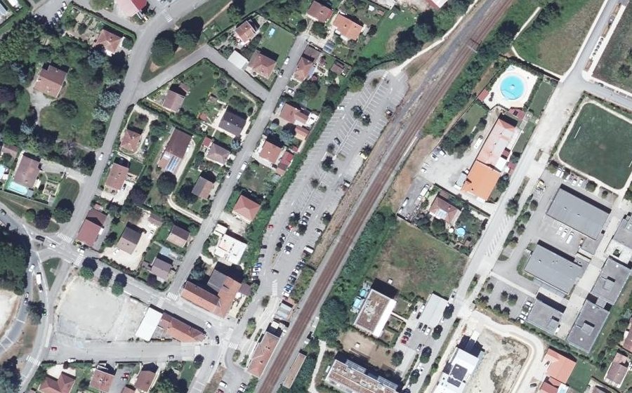 Vue aérienne du Rond-point anonyme n°285194518