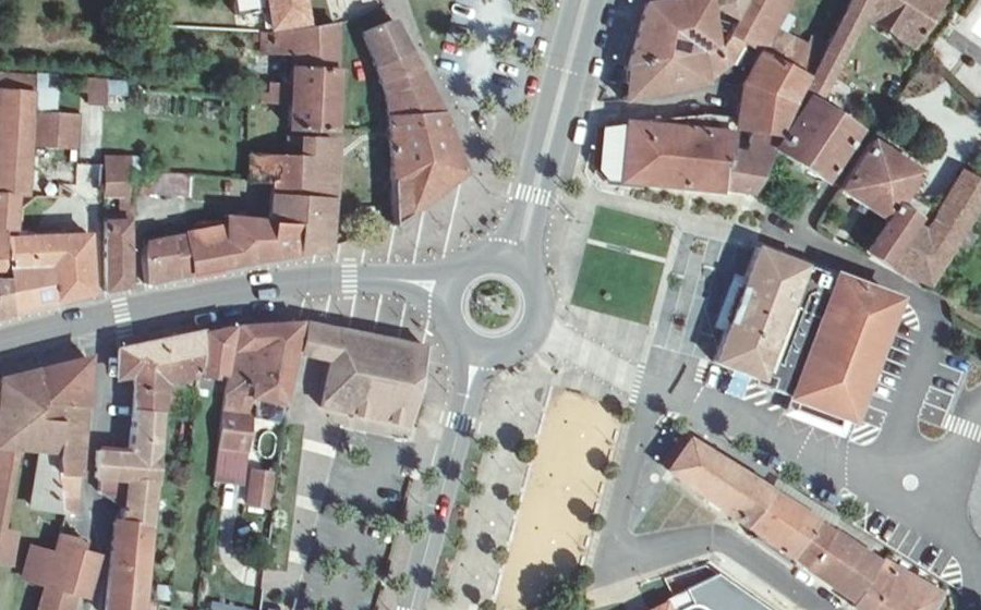 Vue aérienne du Rond-point anonyme n°28526706