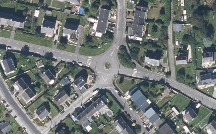 Vue aérienne du Rond-point anonyme n°28528580