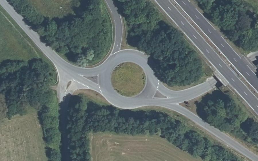 Vue aérienne du Rond-point anonyme n°28530210