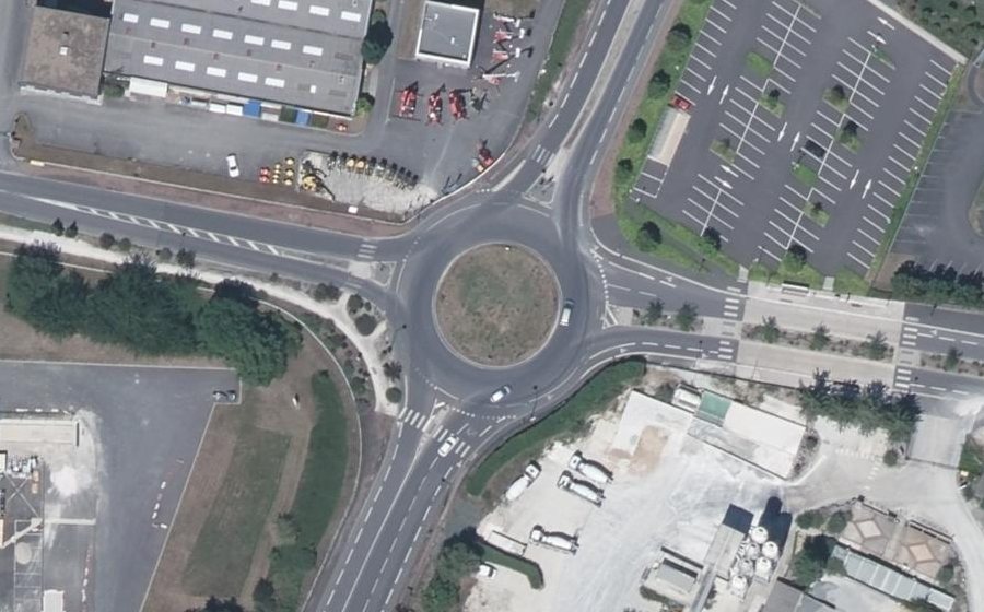 Vue aérienne du Rond-point anonyme n°28543665