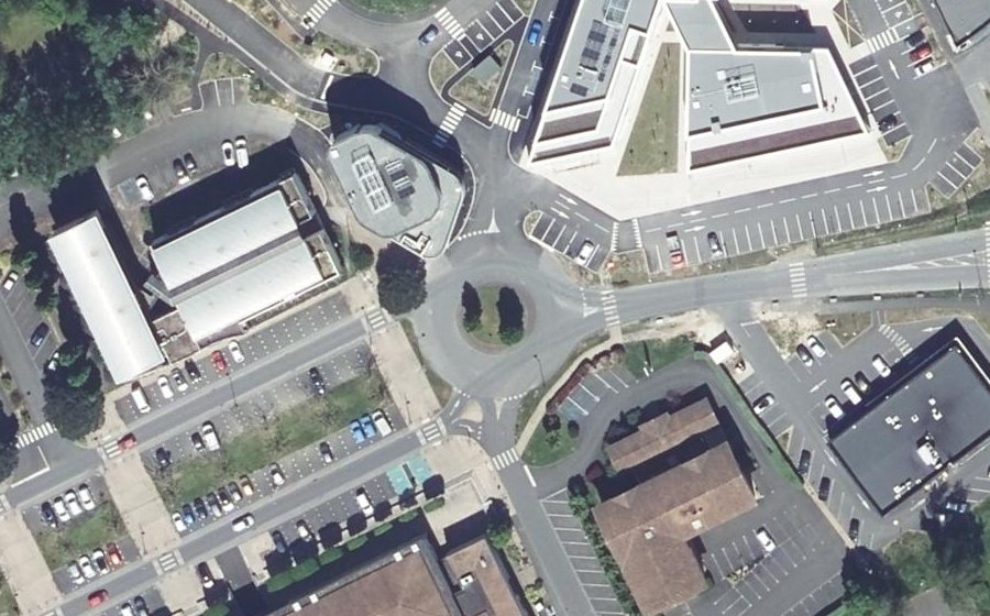 Vue aérienne du Rond-point anonyme n°28545491