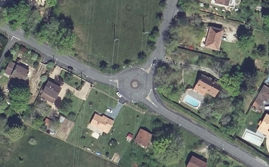 Vue aérienne du Rond-point anonyme n°28545785
