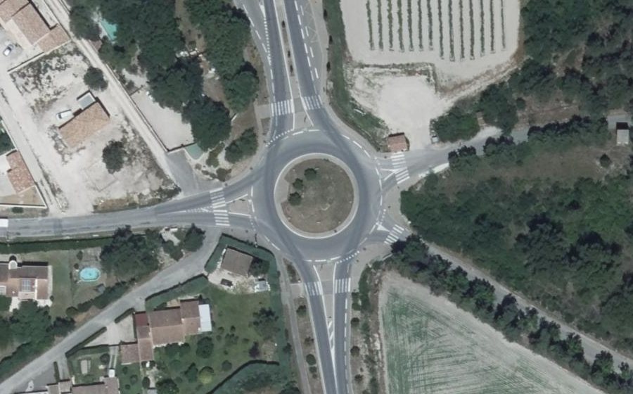 Vue aérienne du Rond-point anonyme n°28550847