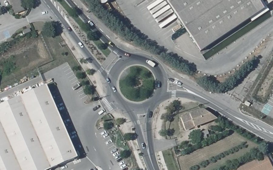 Vue aérienne du Rond-point anonyme n°28550855