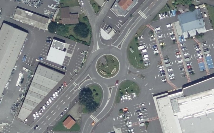 Vue aérienne du Rond-point anonyme n°28553350