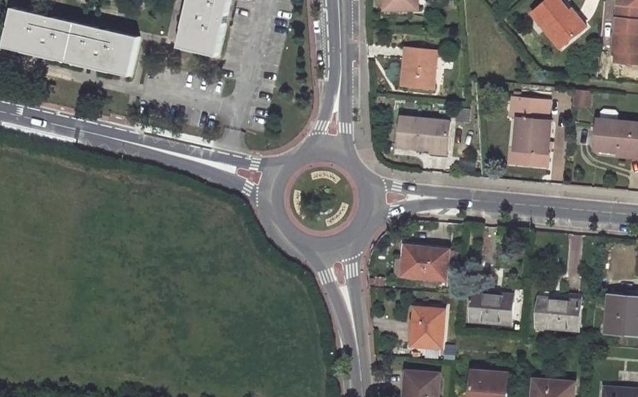 Vue aérienne du Rond-point anonyme n°28557515